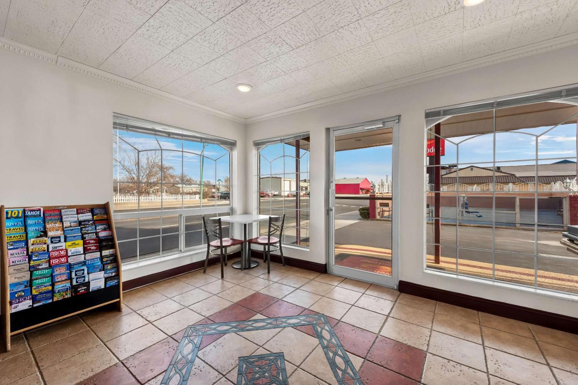 Econo Lodge Fallon Naval Air Station Area Exterior photo