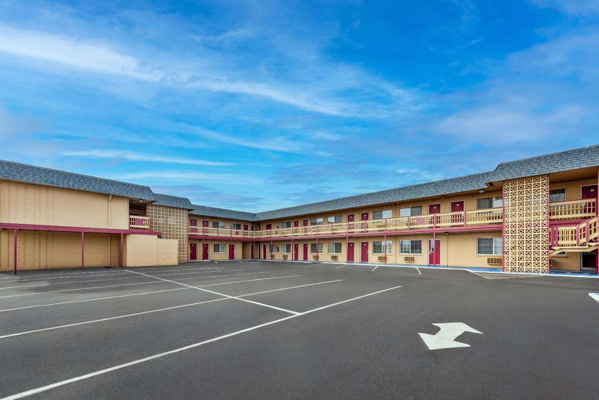 Econo Lodge Fallon Naval Air Station Area Exterior photo